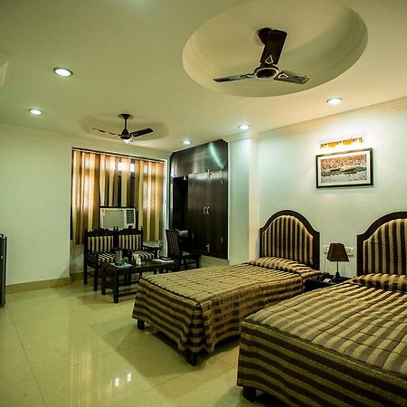 Deep Hotel Lucknow Bagian luar foto