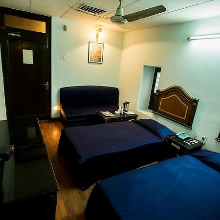 Deep Hotel Lucknow Bagian luar foto