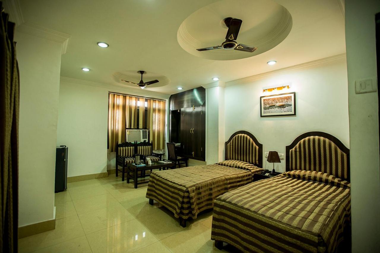 Deep Hotel Lucknow Bagian luar foto