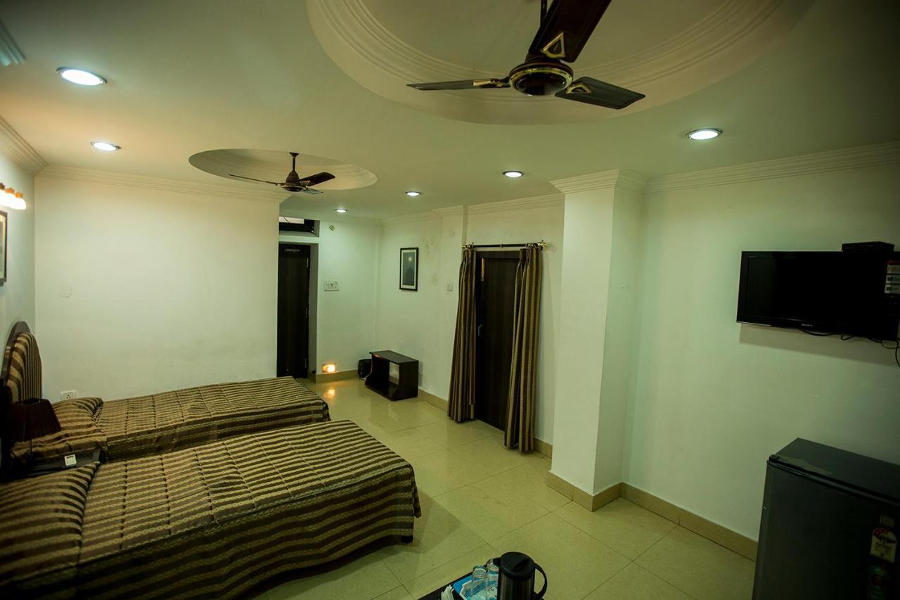 Deep Hotel Lucknow Bagian luar foto