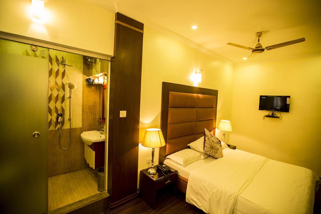 Deep Hotel Lucknow Bagian luar foto