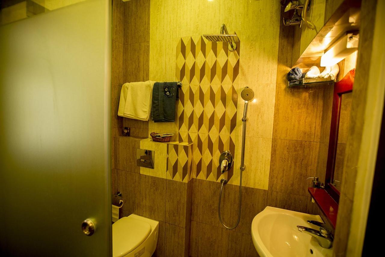 Deep Hotel Lucknow Bagian luar foto