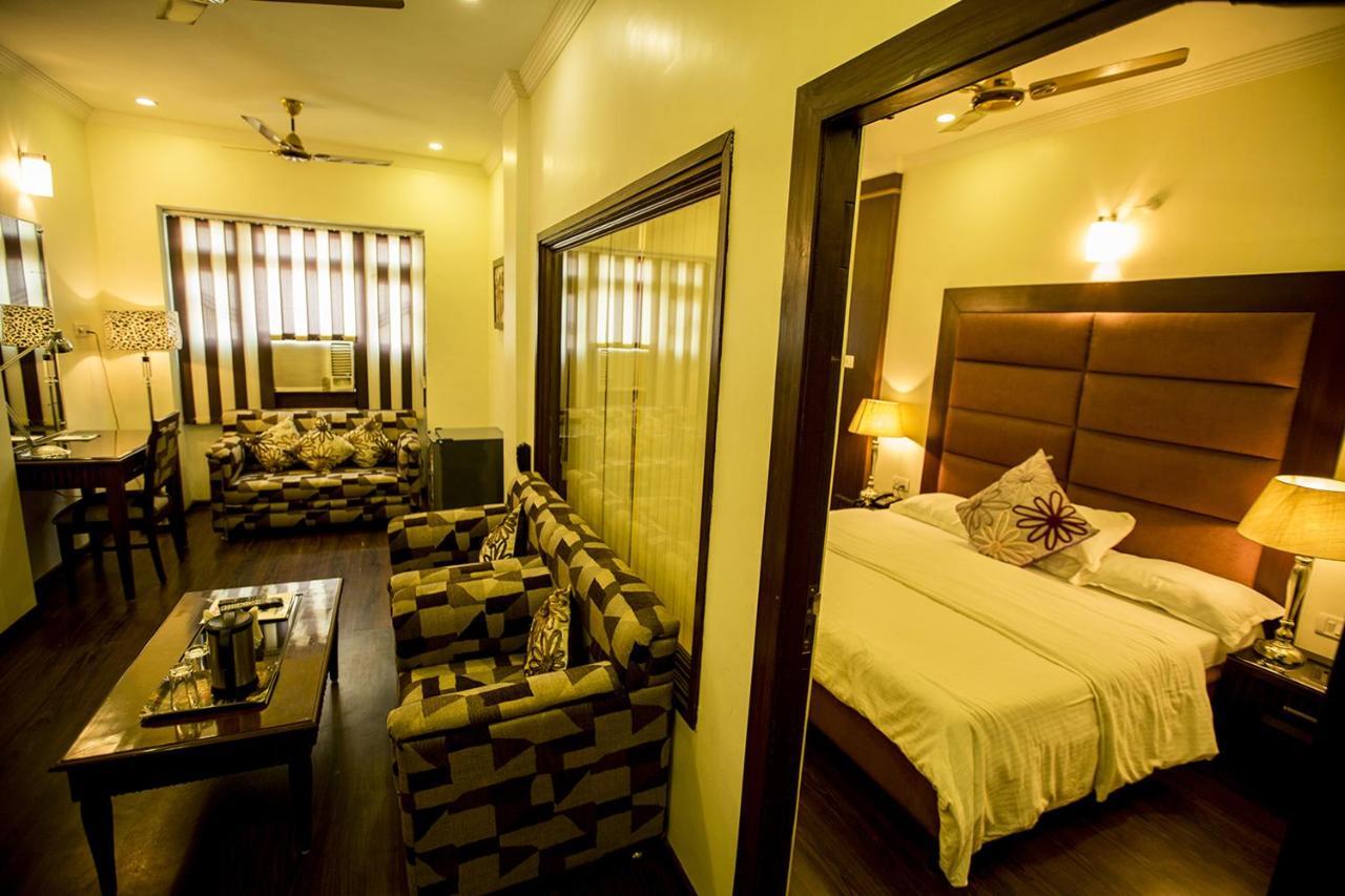 Deep Hotel Lucknow Bagian luar foto
