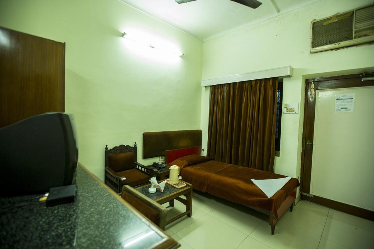 Deep Hotel Lucknow Bagian luar foto