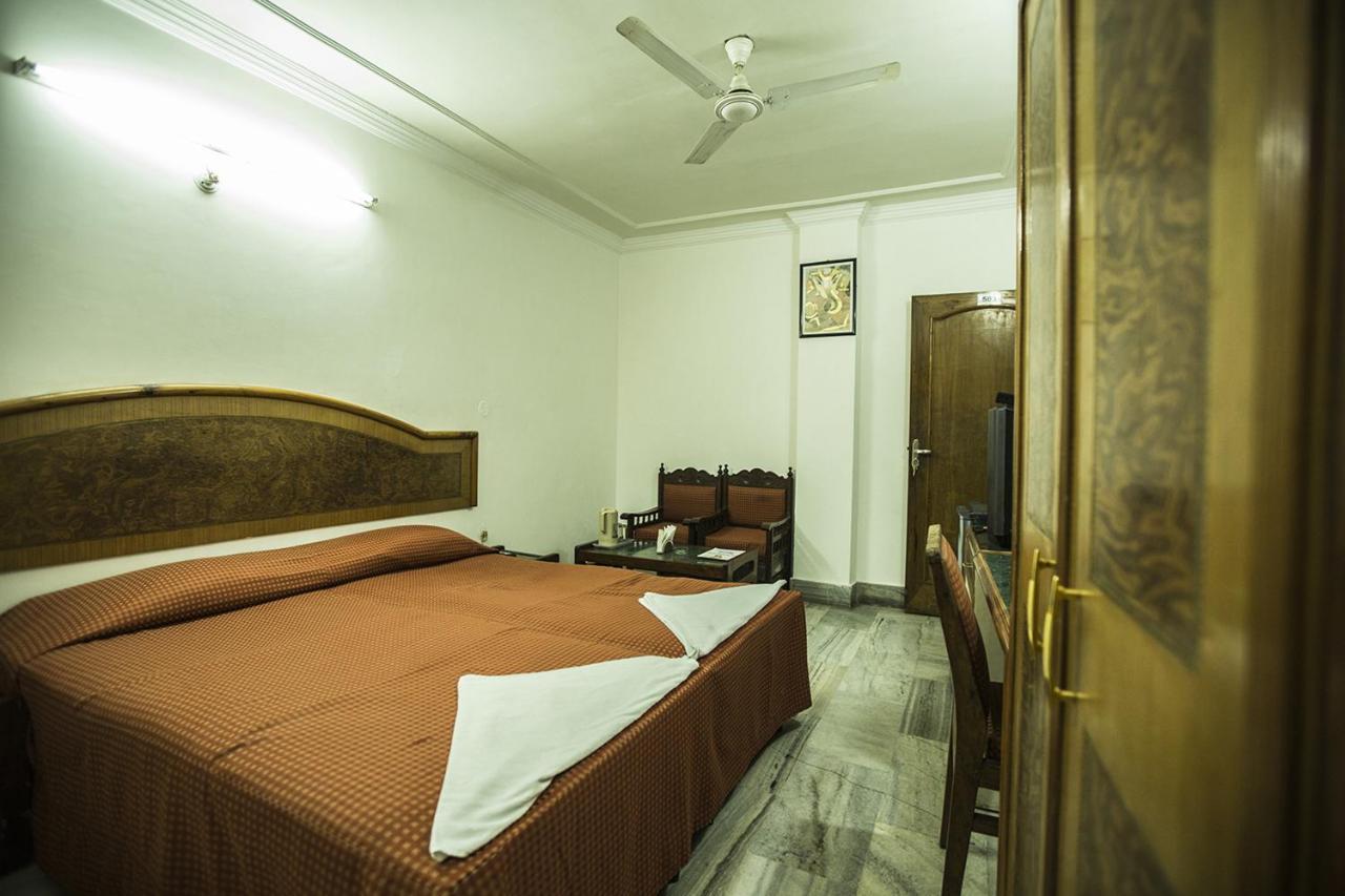 Deep Hotel Lucknow Bagian luar foto