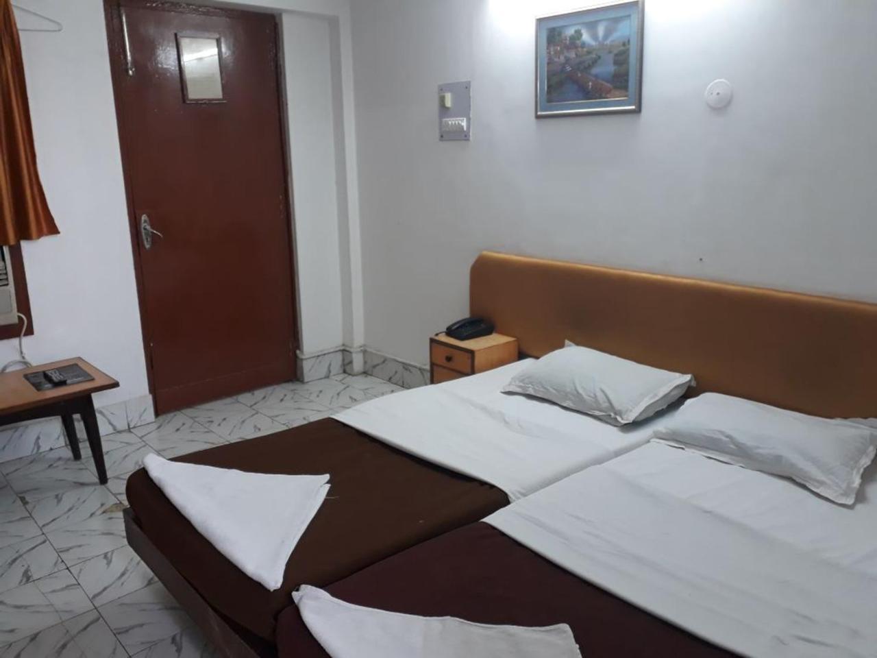 Deep Hotel Lucknow Bagian luar foto