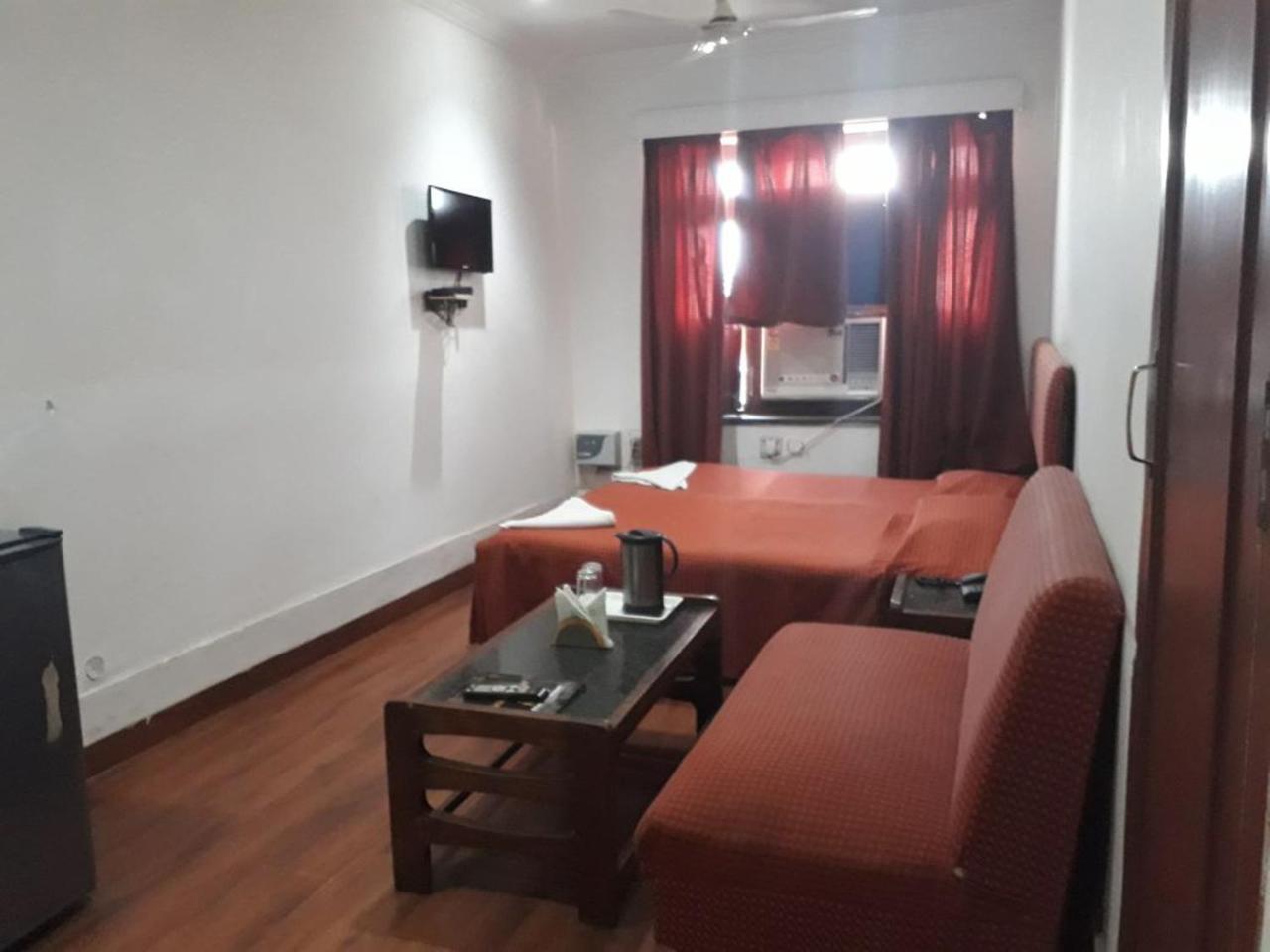 Deep Hotel Lucknow Bagian luar foto