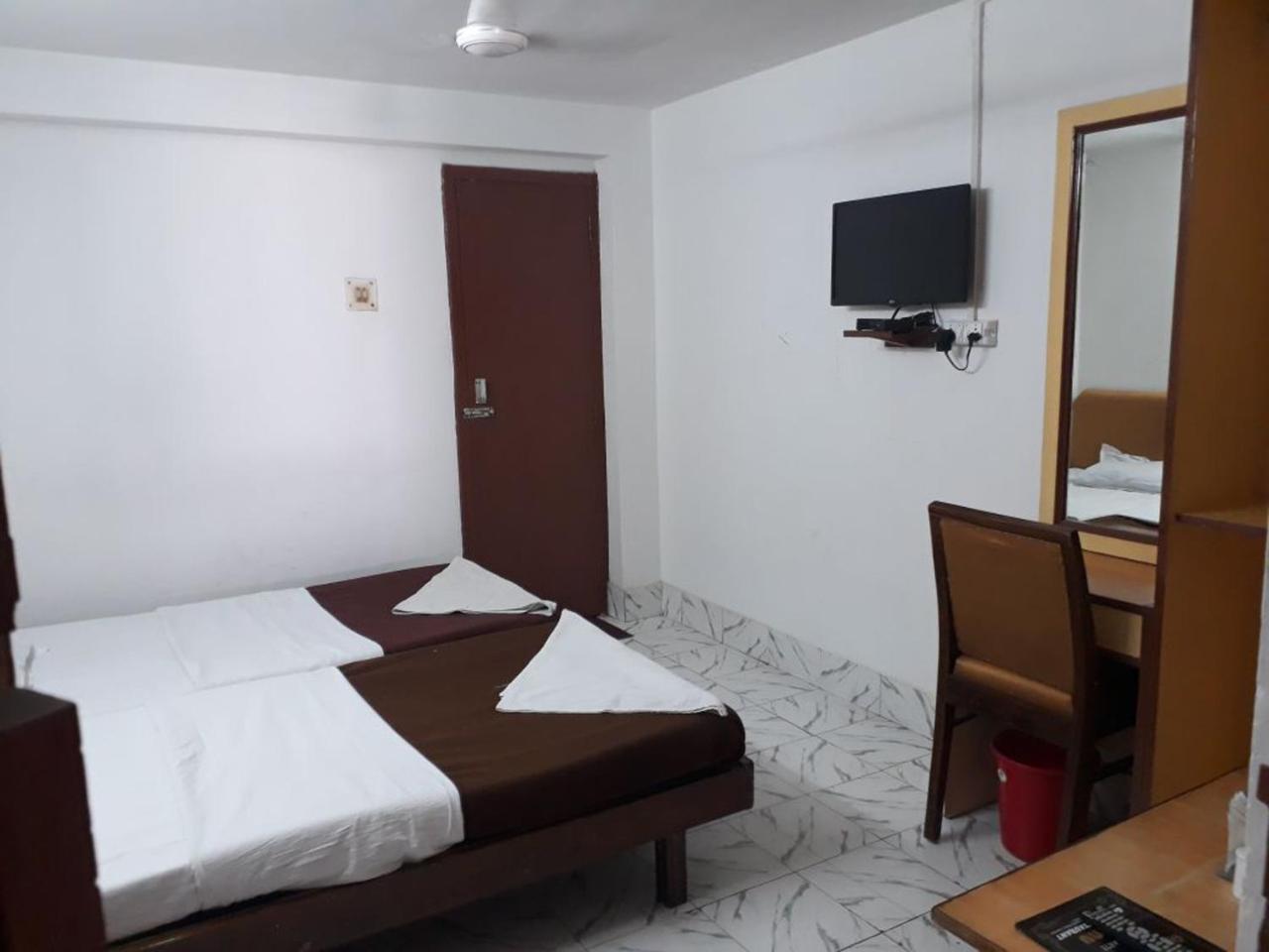 Deep Hotel Lucknow Bagian luar foto